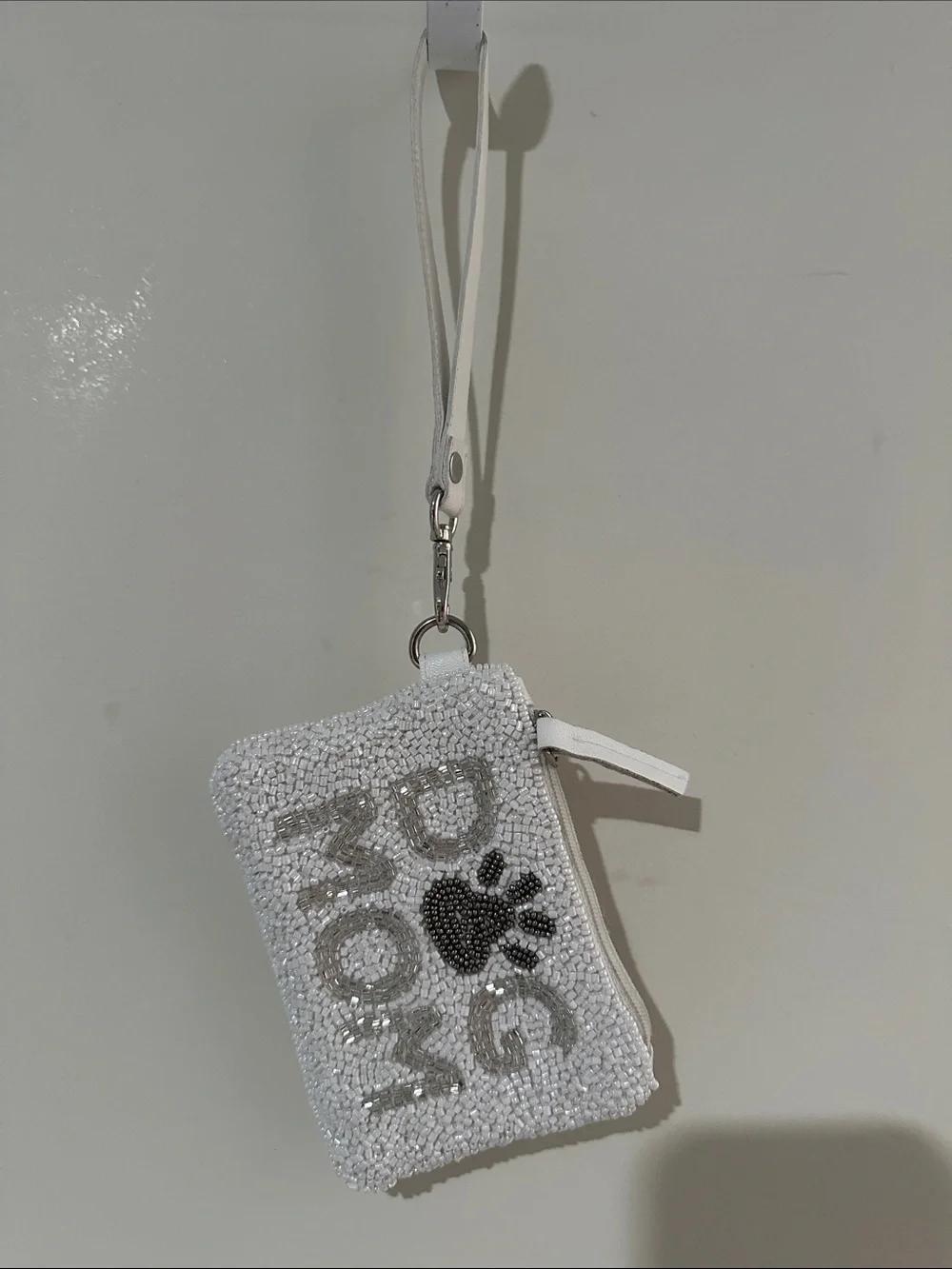 Altar'd State White Beaded 'Roomie' Key & Card Holder with Paw Accent
